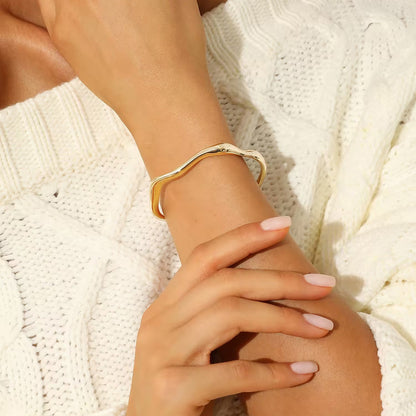 18K Gold Stainless Steel Fine Ripple Open Bangle Ins Minimalist Trendy Titanium Steel Bracelet for Women